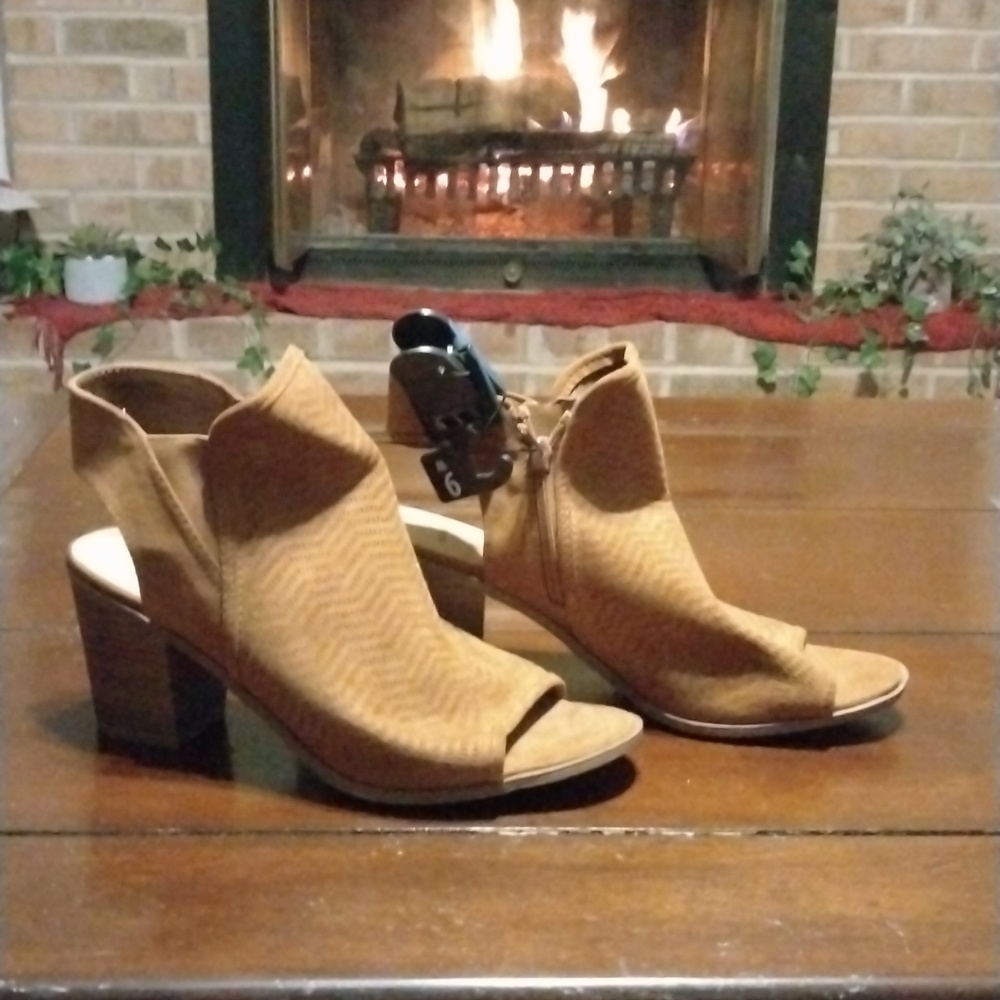 Time and Tru Women's casual dress shoes,size 9w , tan